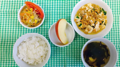 安全で美味しい旬の食事を提供し、積極的に「食育」に取り組みます。